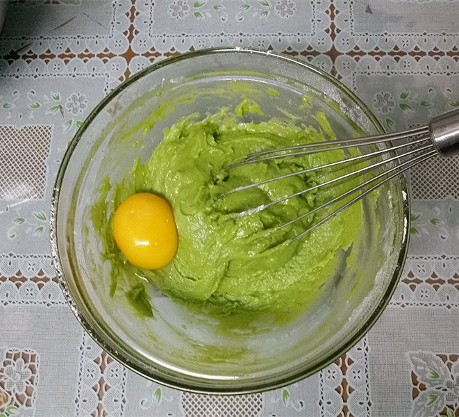 菠菜汁戚风蛋糕步骤5