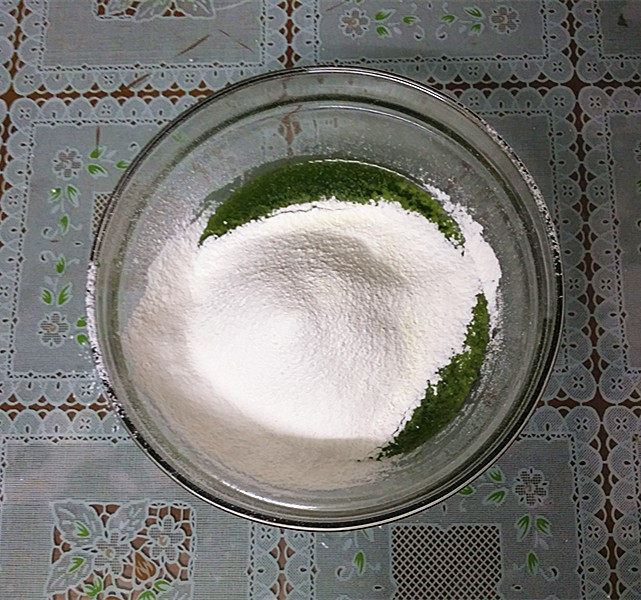 菠菜汁戚风蛋糕步骤4
