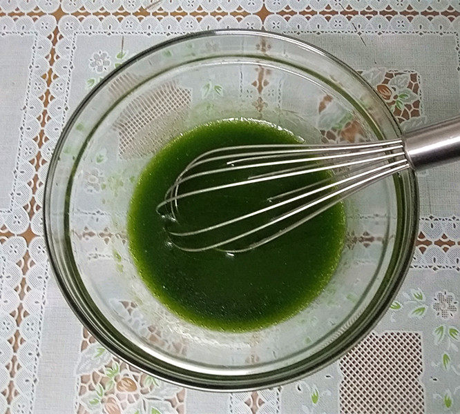菠菜汁戚风蛋糕步骤3