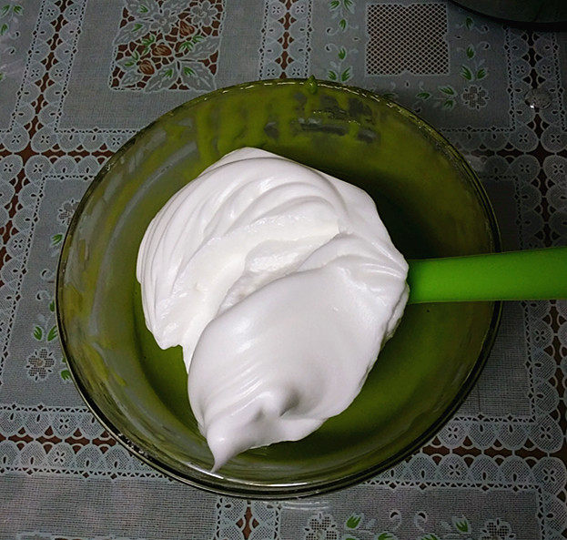 菠菜汁戚风蛋糕步骤10