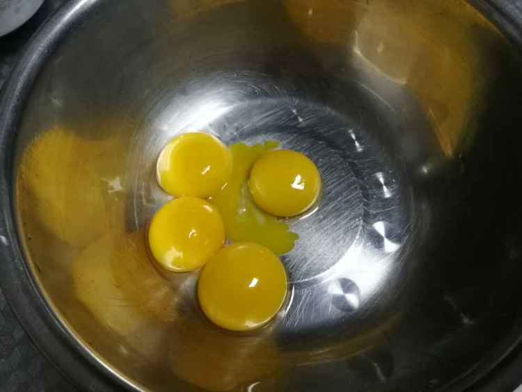大枣戚风蛋糕步骤2