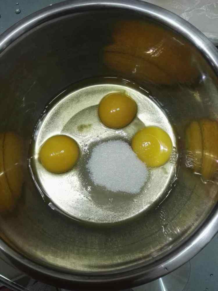 石榴乳酪丝绒蛋糕步骤1