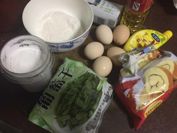 葡萄干蛋糕卷步骤1