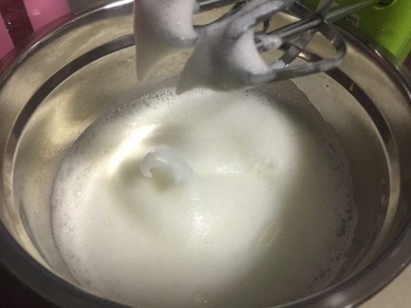 葡萄干蛋糕卷步骤5