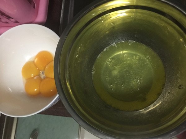 葡萄干蛋糕卷步骤3