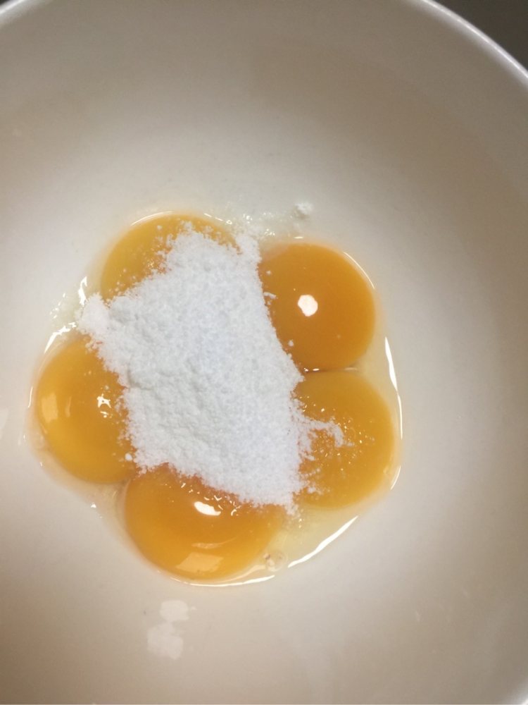 葡萄干蛋糕卷步骤7