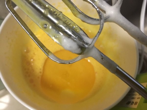 葡萄干蛋糕卷步骤8