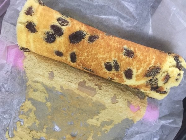 葡萄干蛋糕卷步骤17