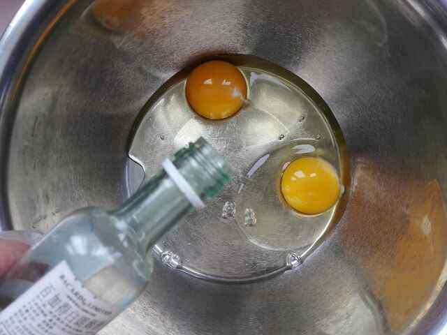 花色老式鸡蛋糕步骤2