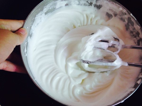 抹茶戚风蛋糕卷步骤6