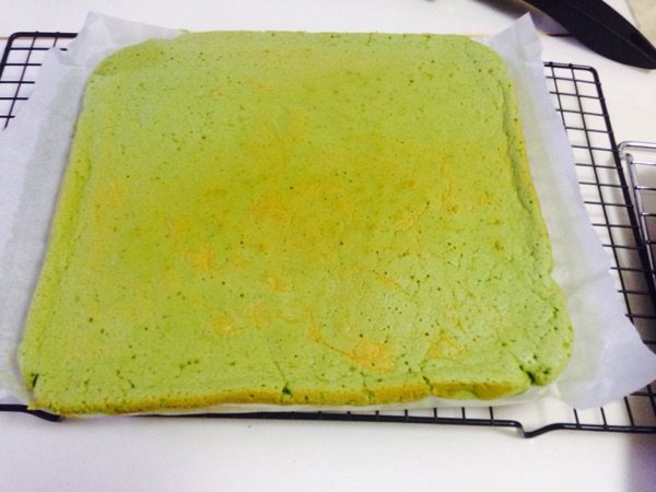 抹茶戚风蛋糕卷步骤9