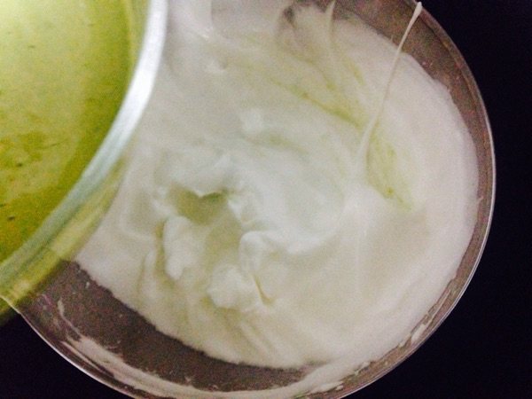 抹茶戚风蛋糕卷步骤8