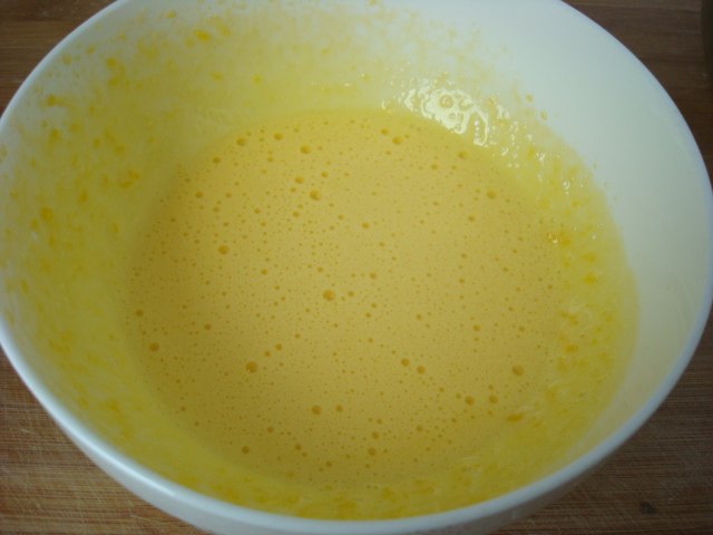 蓝莓果酱奶油戚风蛋糕步骤3