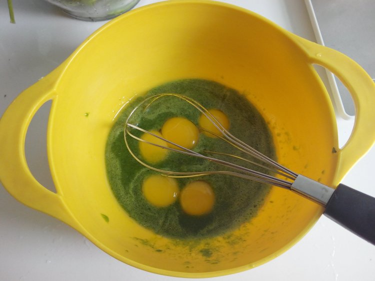 菠菜红豆蛋糕步骤3