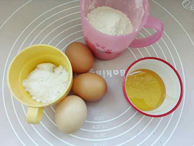 无油蜂蜜小蛋糕步骤1