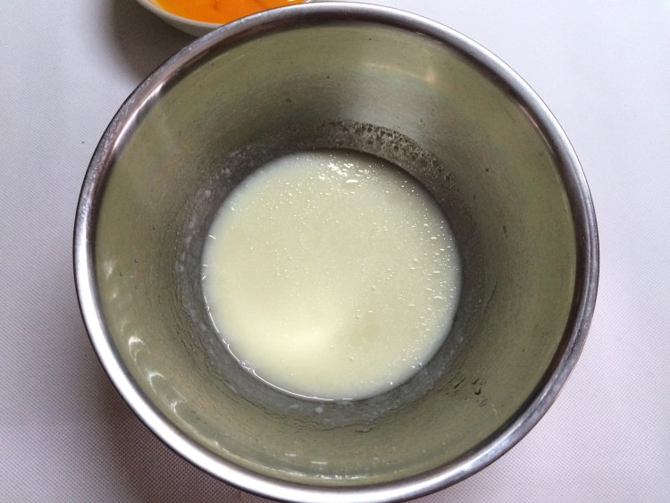 枣泥戚风步骤2