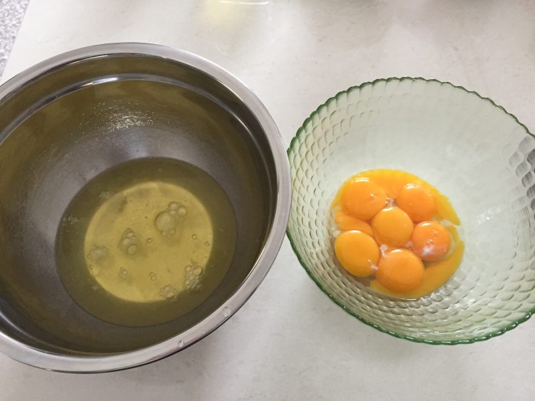 沙棘汁戚风蛋糕步骤1