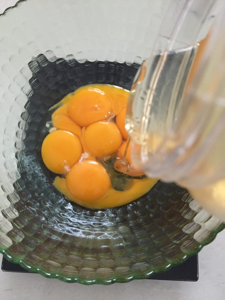 沙棘汁戚风蛋糕步骤2