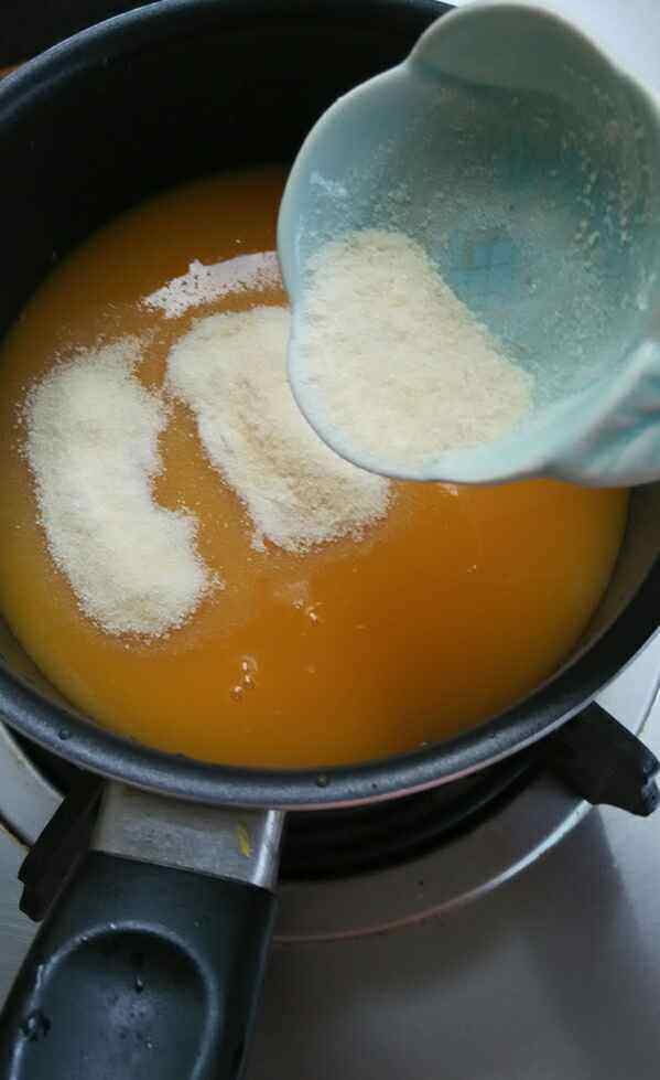 沙棘果冻抹茶卷步骤2