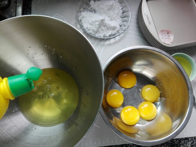 彩色四叶草蛋糕步骤2