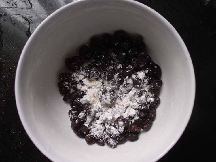 黄金蜜豆戚风蛋糕步骤1