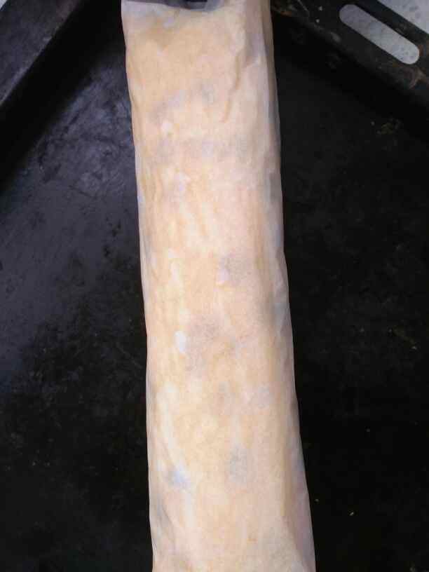 葡萄干蛋白卷步骤11