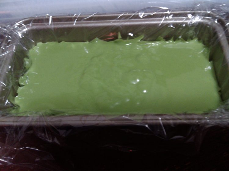 竹炭抹茶奶冻卷步骤4