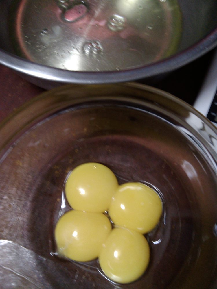 竹炭抹茶奶冻卷步骤6