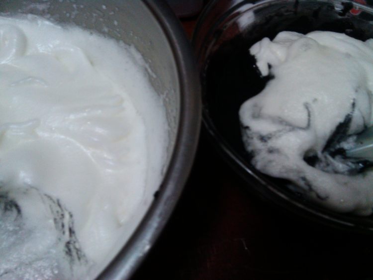 竹炭抹茶奶冻卷步骤11