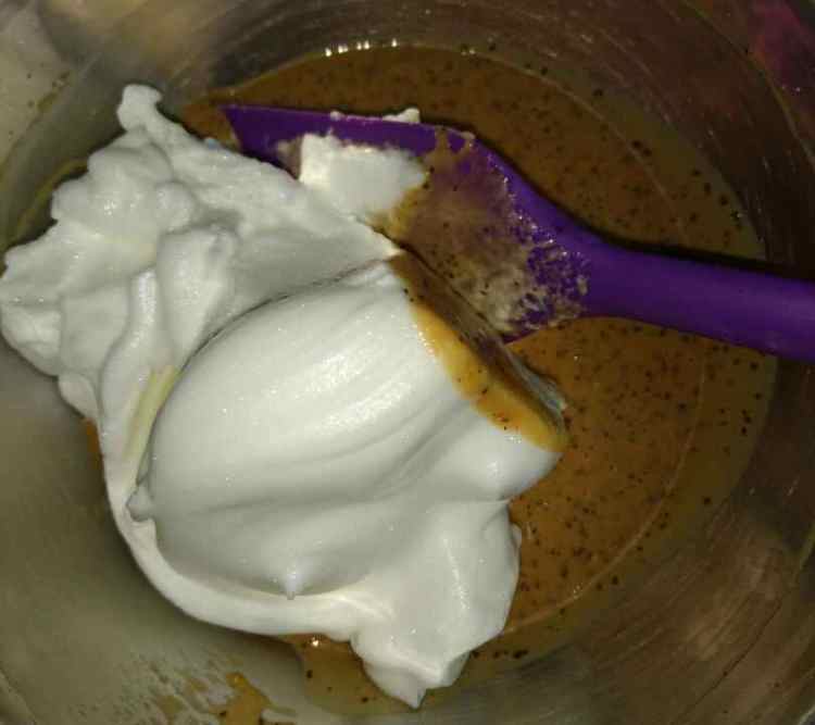 红茶中空戚风蛋糕步骤5