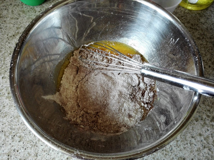 可可奶油蛋糕卷步骤2