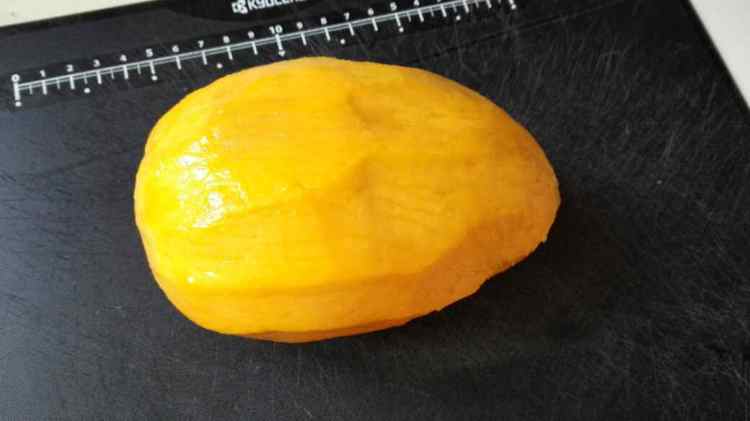 巧克力芒果奶油杯子蛋步骤9