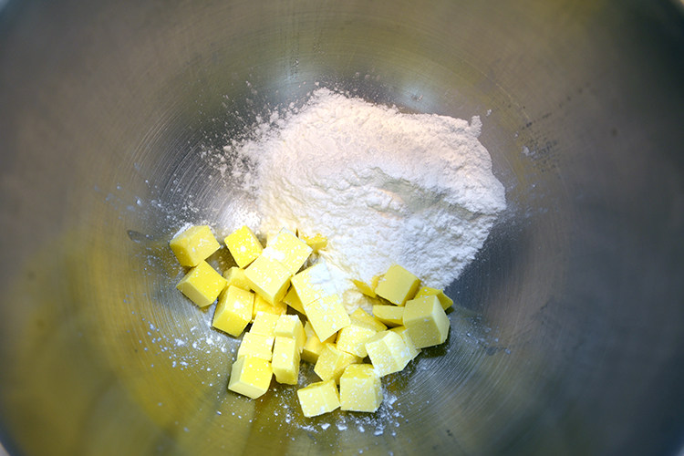 菊香蔓越莓纸杯蛋糕步骤4