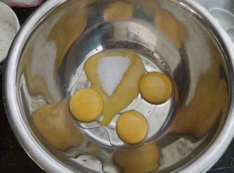彩绘蛋糕卷步骤1