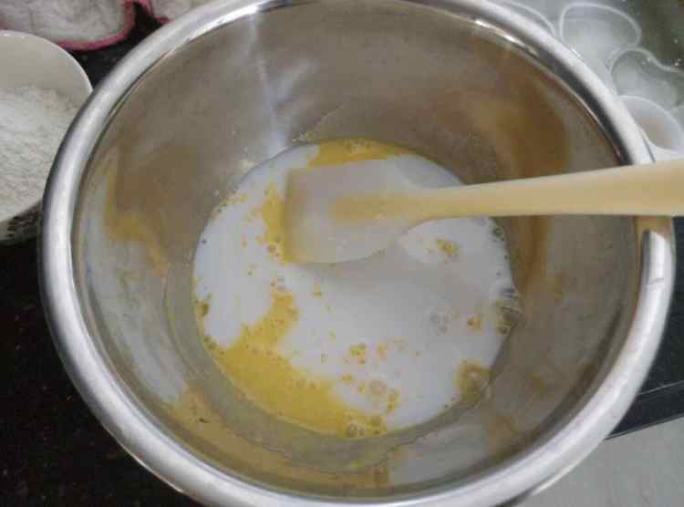 彩绘蛋糕卷步骤2