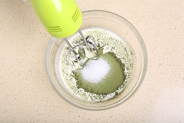 抹茶蜜豆慕斯步骤5