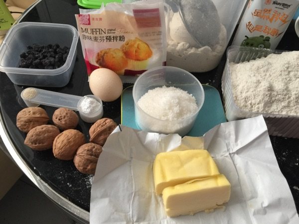 核桃黑加仑麦芬蛋糕步骤1