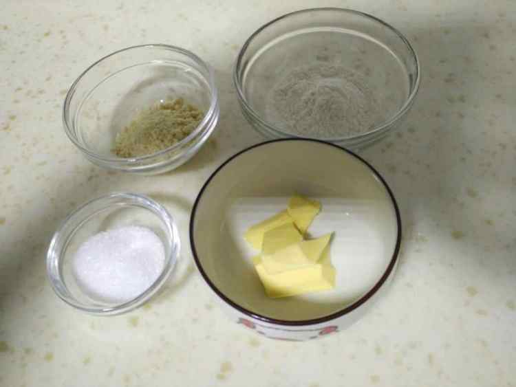 蓝莓杏仁酥粒马芬步骤1