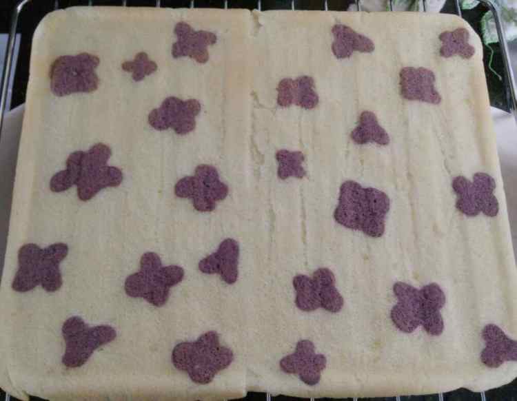 彩绘紫薯芒果蛋糕卷步骤12