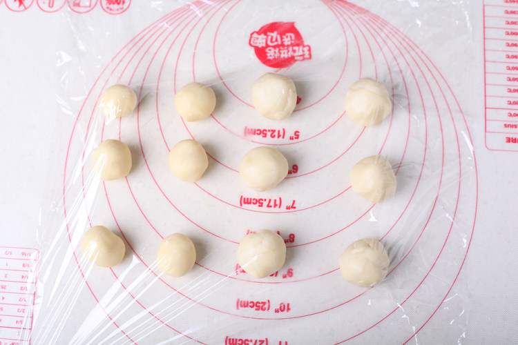 蛋黄酥步骤10