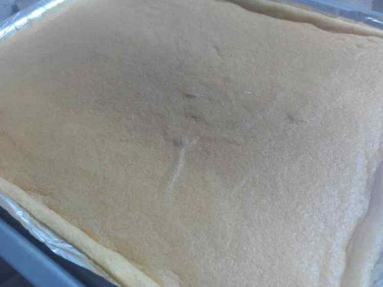 蓝莓果酱夹心蛋糕卷步骤10