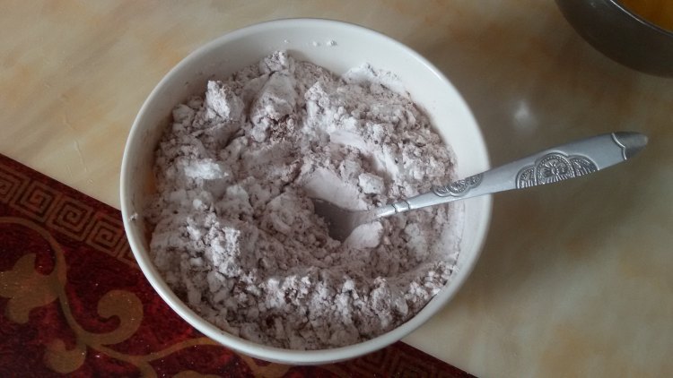 可可牛奶戚风蛋糕步骤1