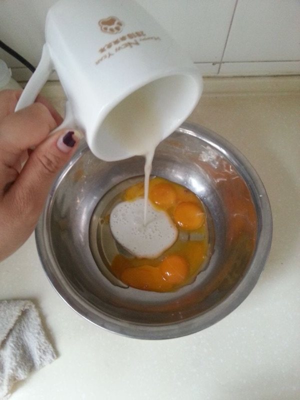 香蕉蔓越莓戚风步骤3