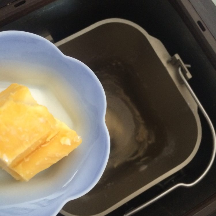 牛奶豆沙小面包步骤2