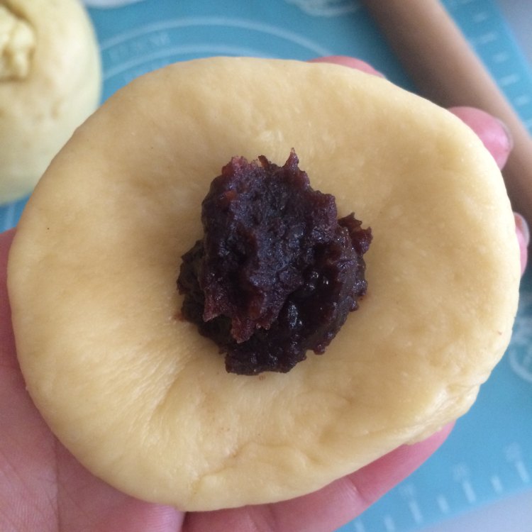 牛奶豆沙小面包步骤4