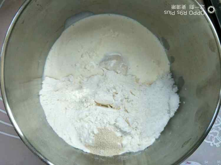 奶香椰蓉面包卷步骤7