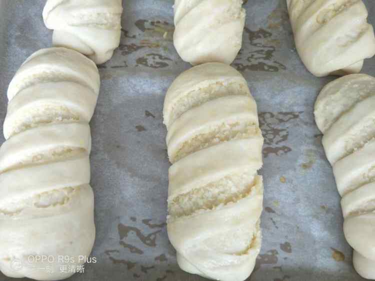 奶香椰蓉面包卷步骤18