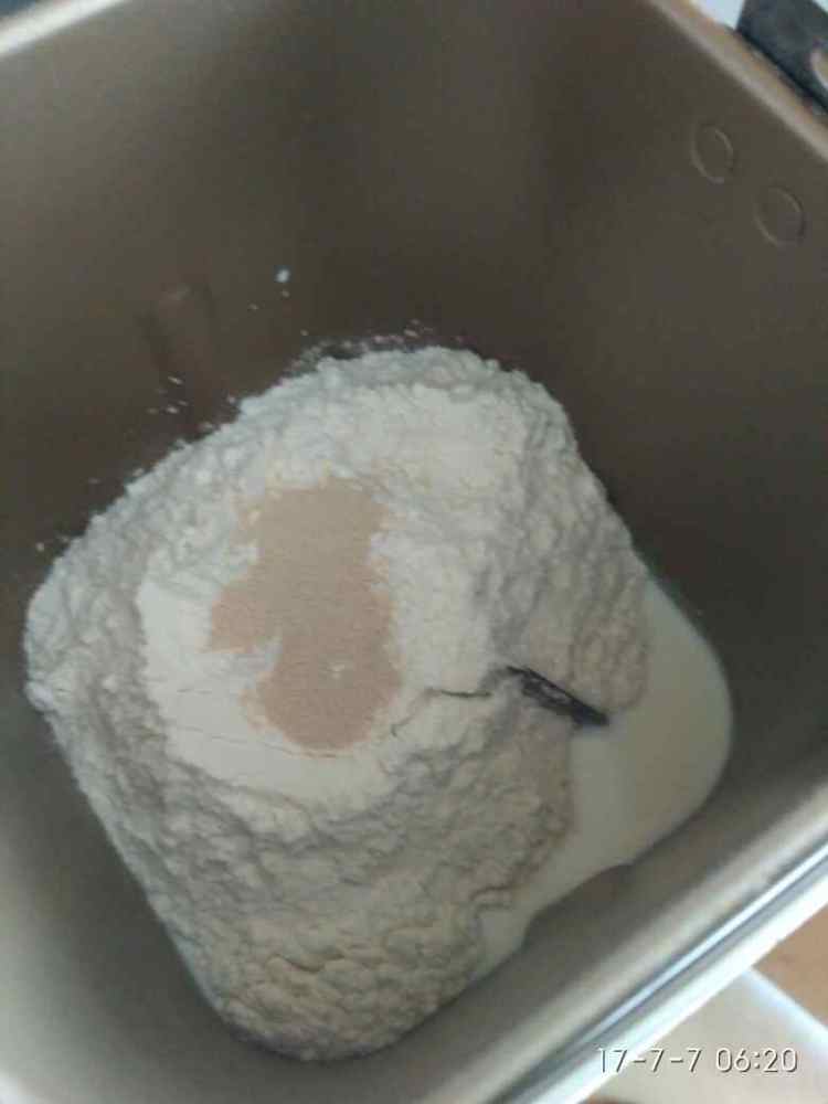 日式蔓越莓牛奶面包步骤1