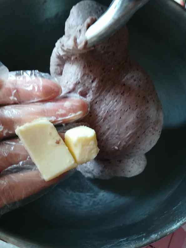 紫米红豆面包步骤5