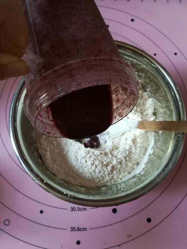 紫米红豆面包步骤2